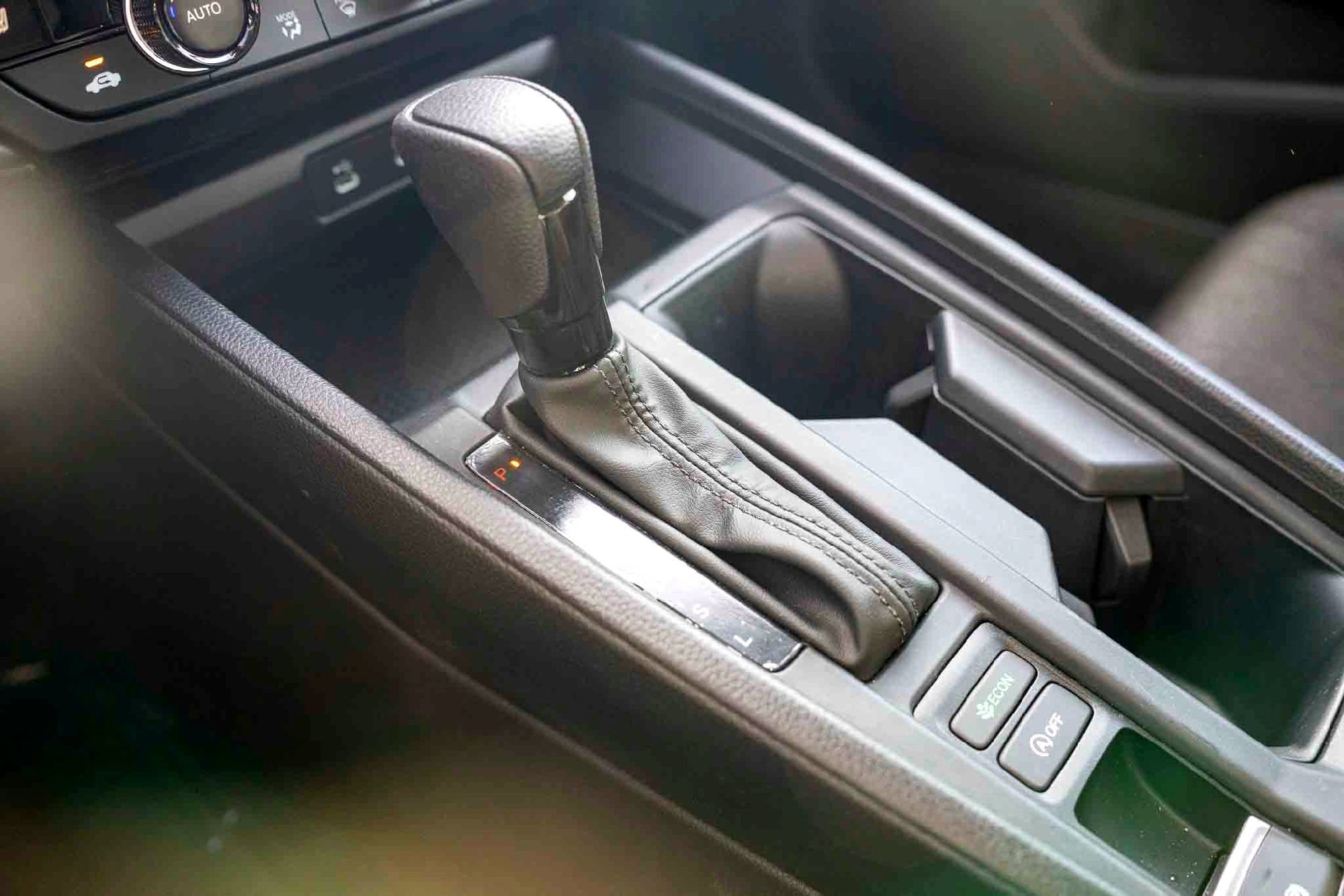 Used 2025 Silver Metallic Honda SE image 20