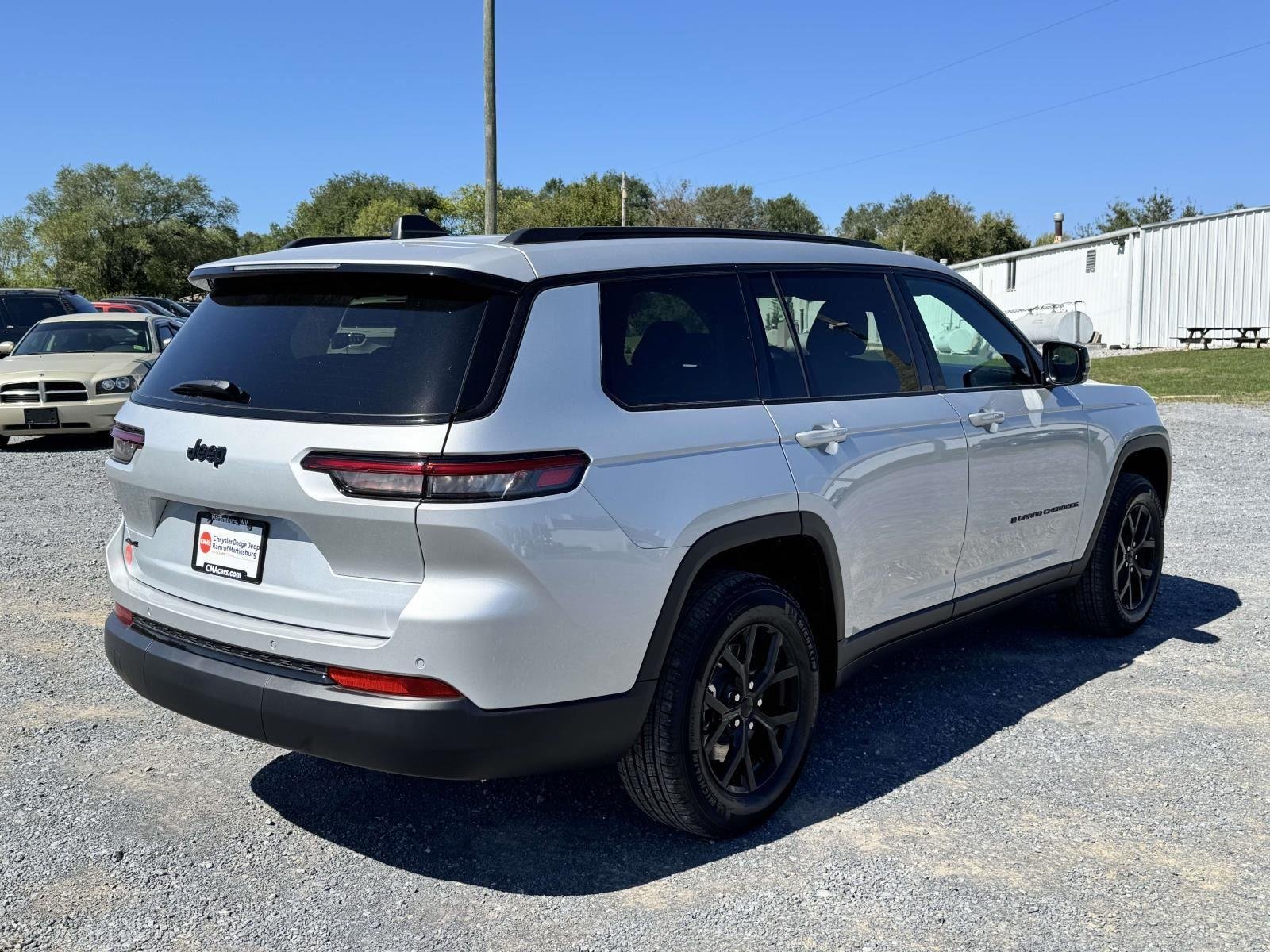New 2025 Silver Zynith Exterior Paint Jeep Altitude X image 20