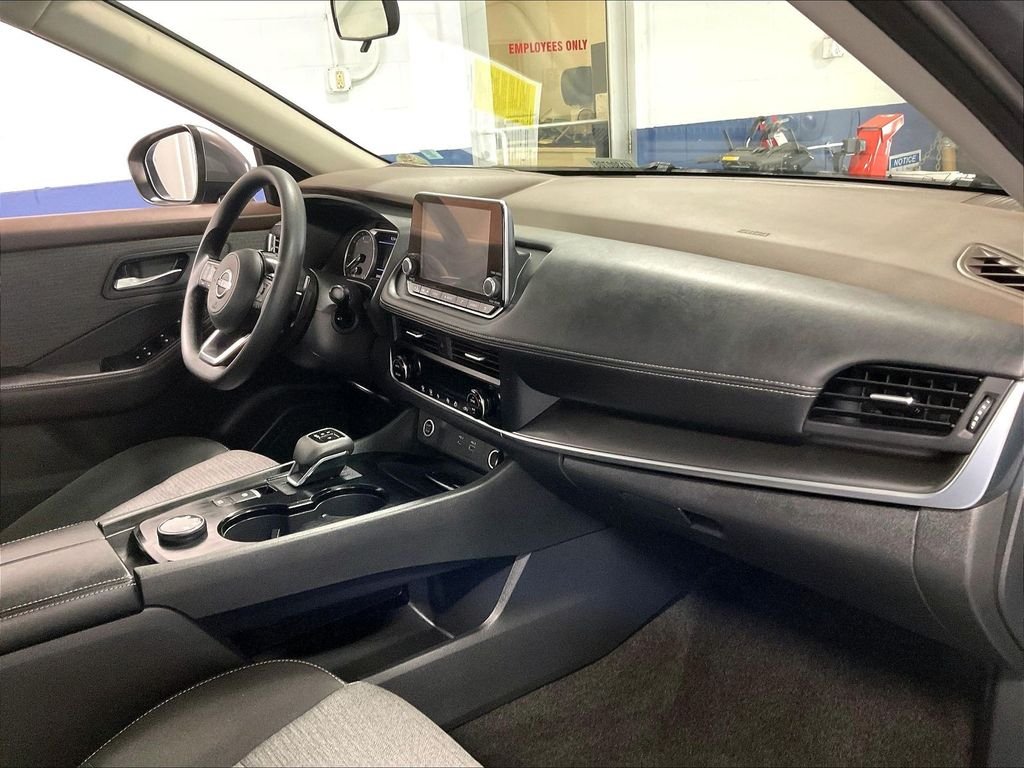 Used 2023 Gray Nissan SV image 13
