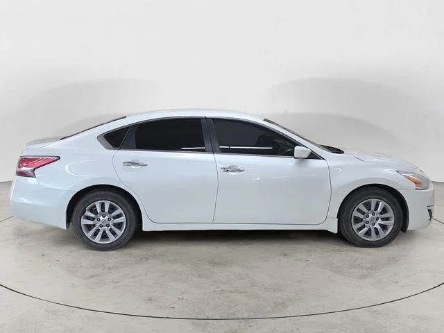 Used 2015 White Nissan 2.5 S image 6