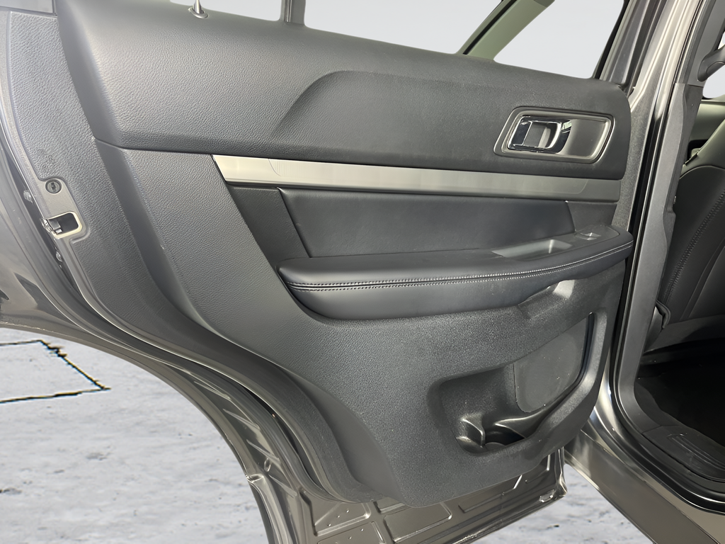 Used 2018 Magnetic Metallic Ford XLT image 11