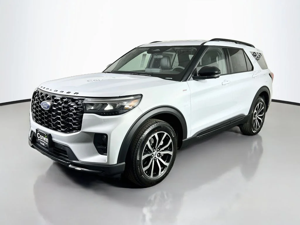 New 2026 Space White Metallic Ford ST-Line image 5
