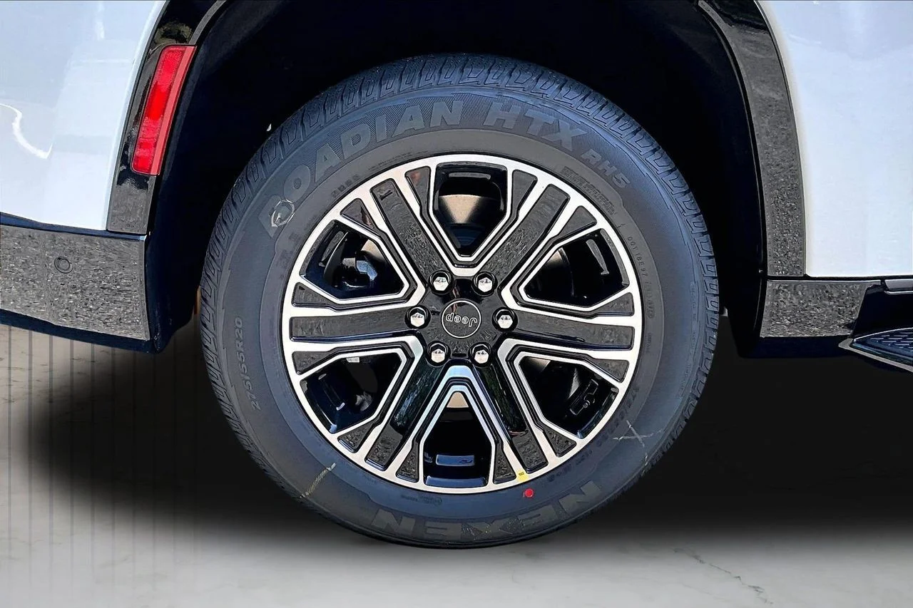 New 2026 Bright White Clear-Coat Exterior Paint Jeep  image 36
