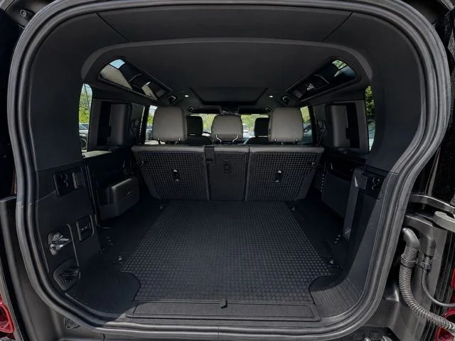 Certified Used 2023 Green Land Rover S image 38