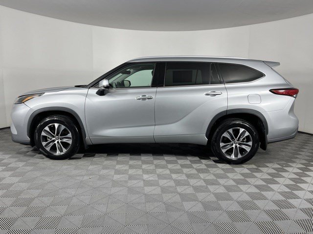 Certified Used 2022 Celestial Silver Metallic Toyota XLE image 4