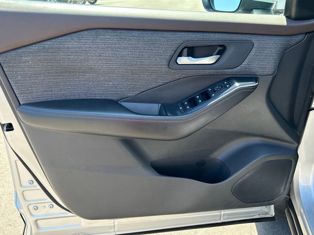 2021 Nissan Rogue SV - Photo 18