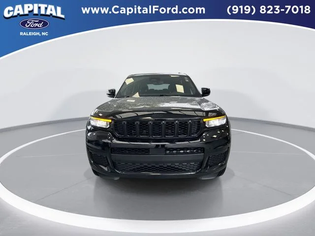 Used 2023 Black Jeep Altitude image 3