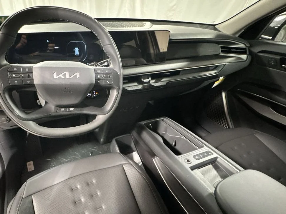 New 2026 Ocean Blue Kia Wind image 3