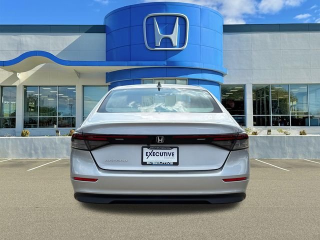 Used 2023 Lunar Silver Metallic Honda EX image 3