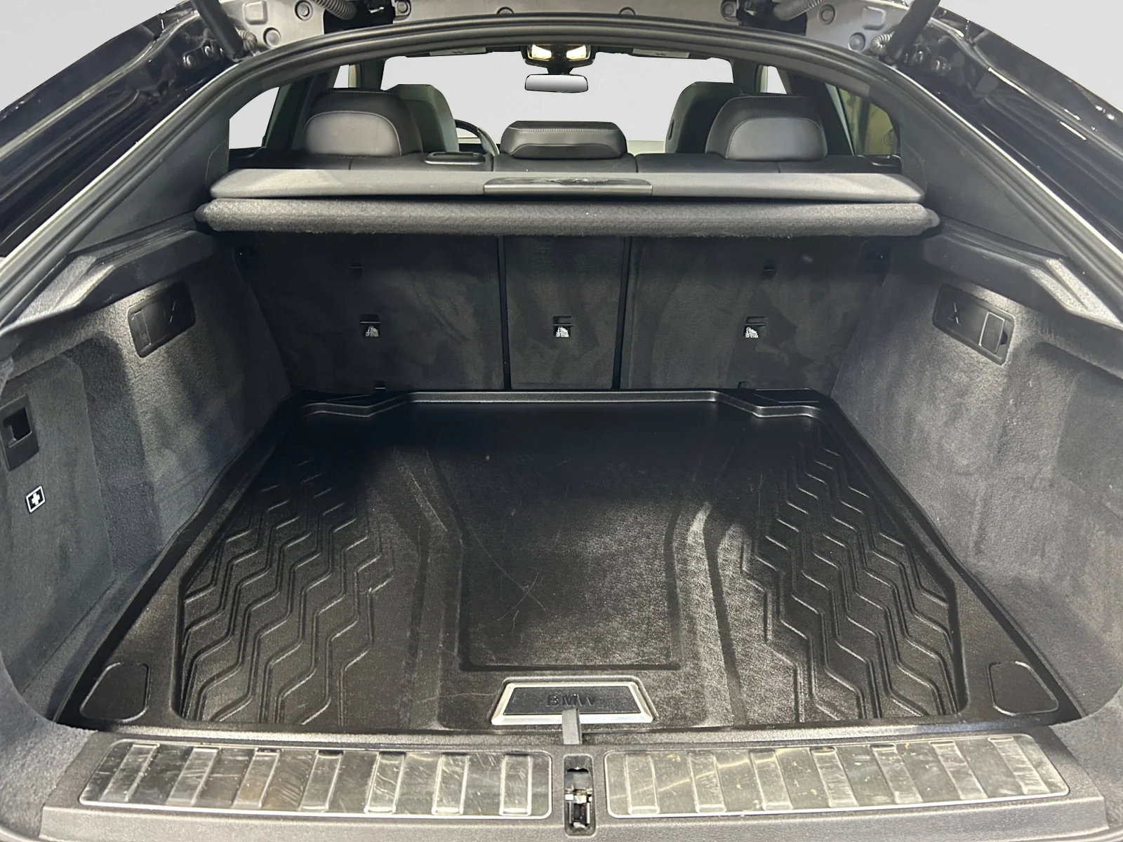 Used 2024 Black BMW xDrive40i image 10