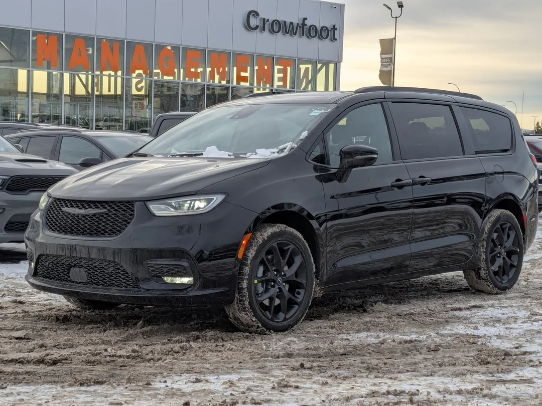 New 2026 Black Chrysler Limited - - AWD - 360 Camera - Vented Seats - AWD System - Remote Start & More! image 4