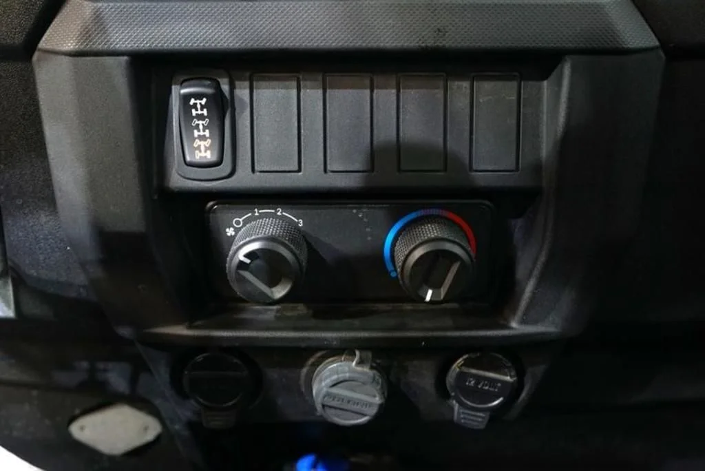 New 2026 MIRAGE BEIGE Polaris CAB image 10
