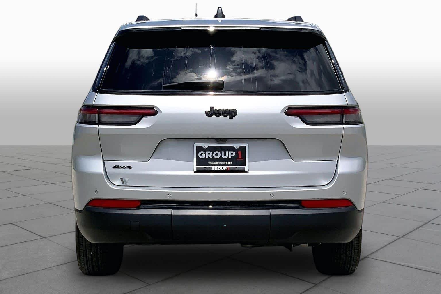 Used 2025 Silver Zynith Jeep Altitude X image 5