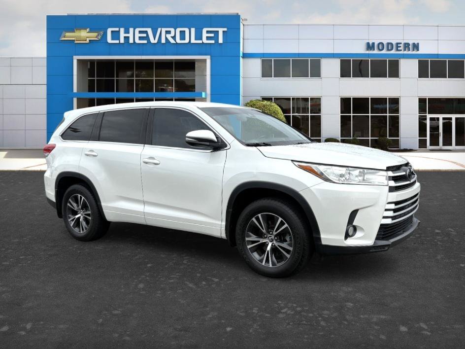 Used 2017 Predawn Gray Mica Toyota LE image 5