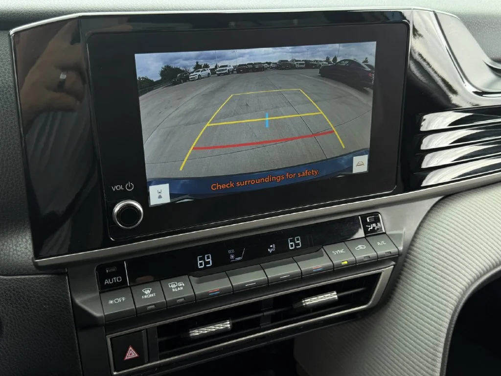 Used 2025  Toyota SE image 20