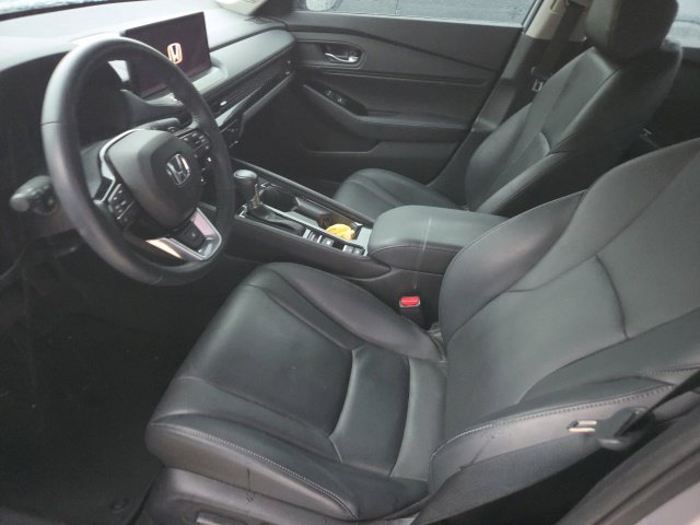 Used 2025 Solar Silver Metallic Honda Touring image 2