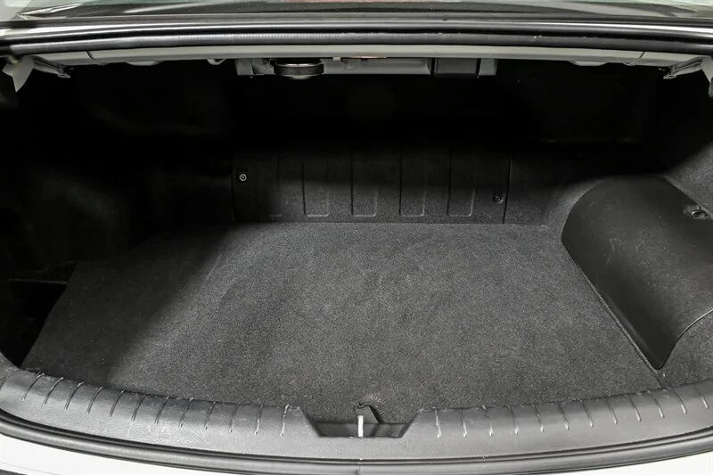 Used 2019 Hyper White Hyundai Limited image 11