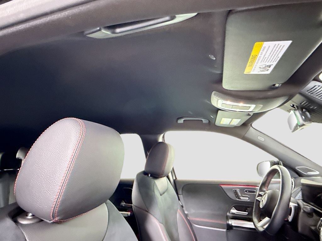 Used 2025 Night Black Mercedes-Benz GLB 250 image 18