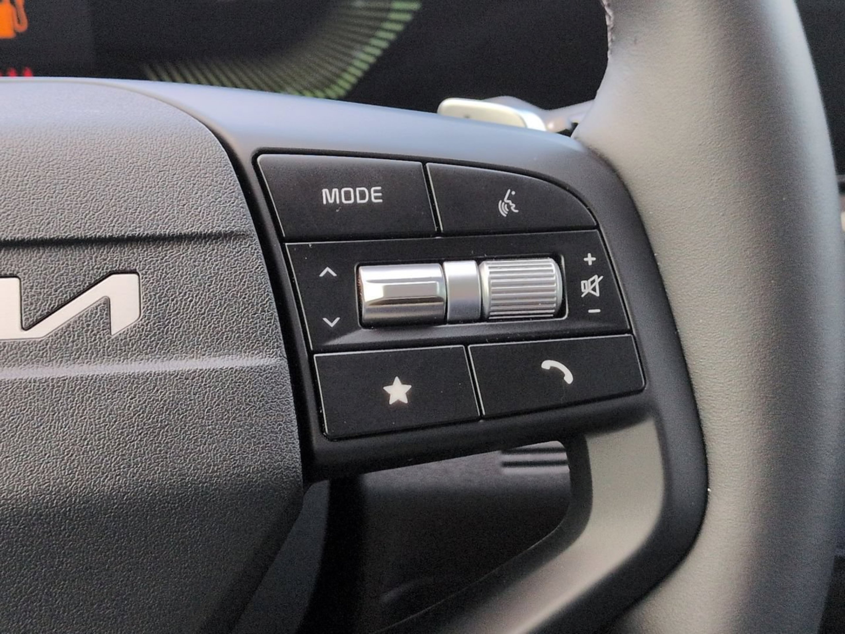 New 2027 Snow White Pearl Kia LX image 22