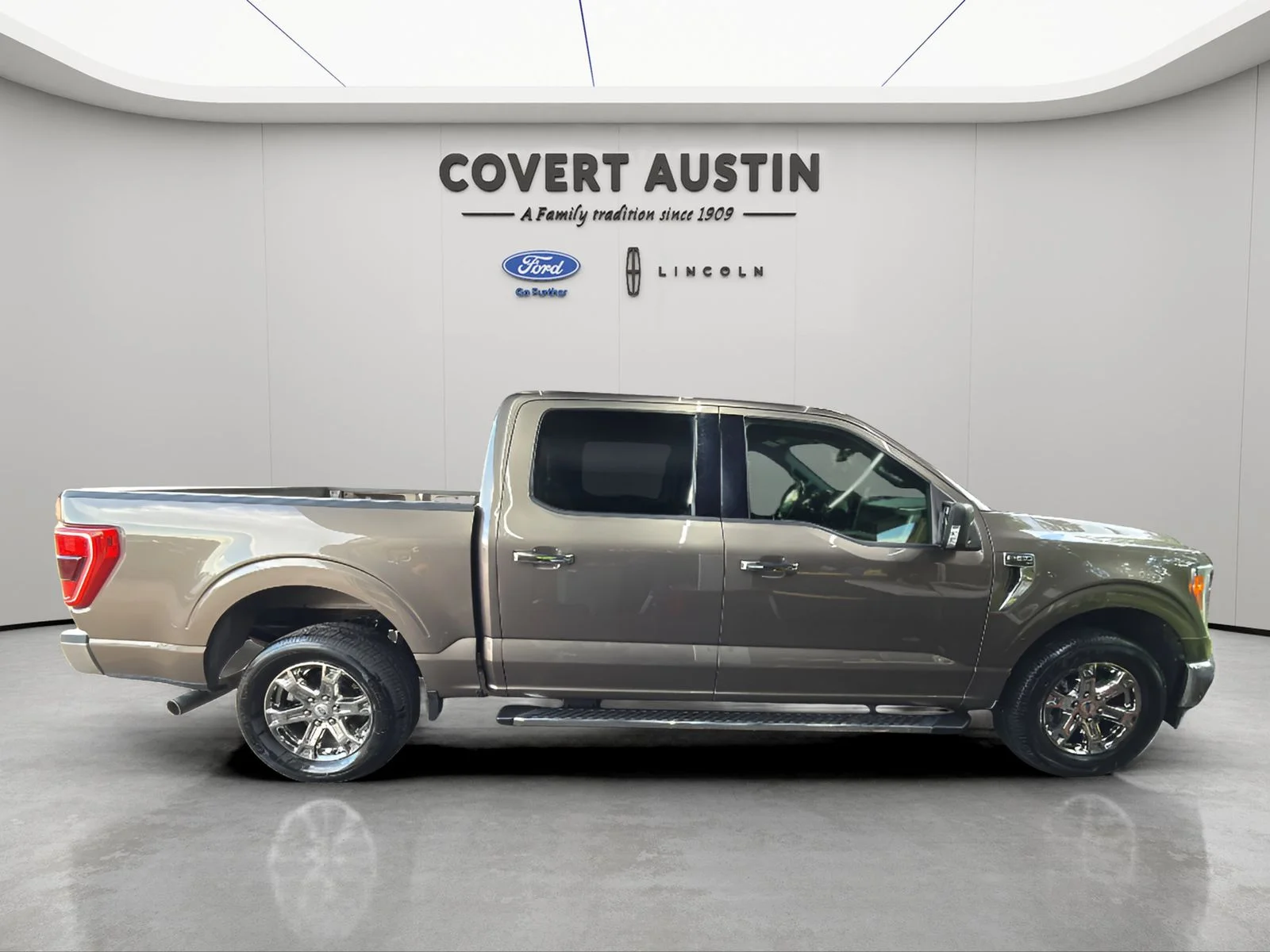 Used 2021 Gray Ford XLT image 6