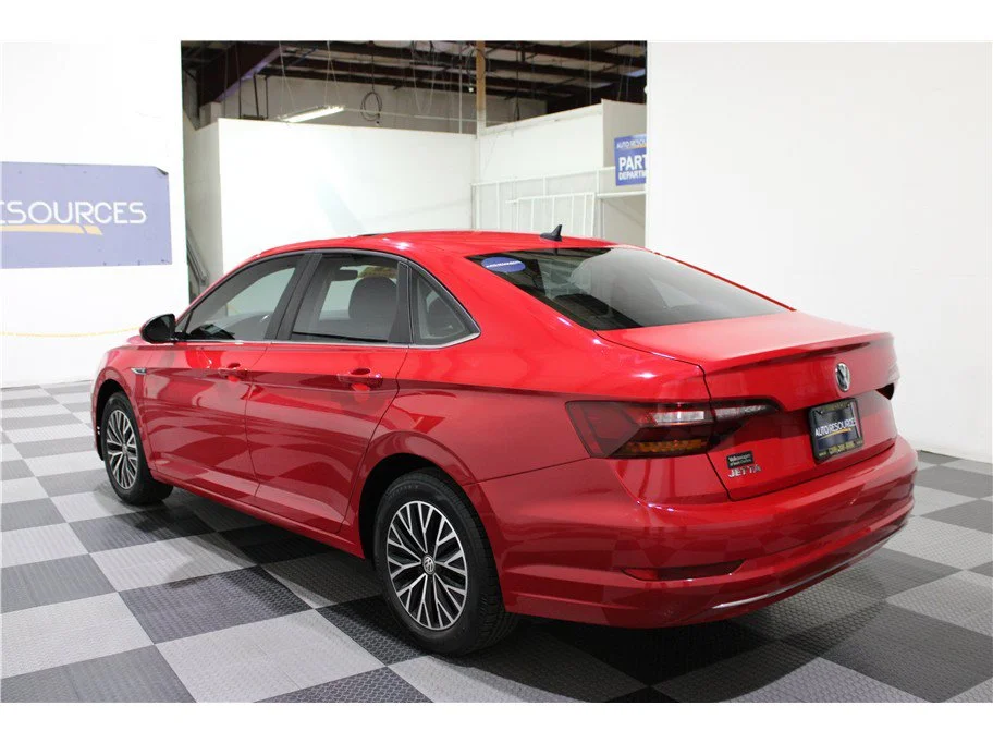 Used 2019 Red Volkswagen SEL image 6