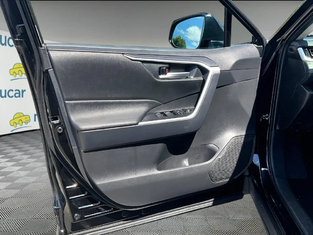 Used 2025 Midnight Black Metallic Toyota XLE image 9