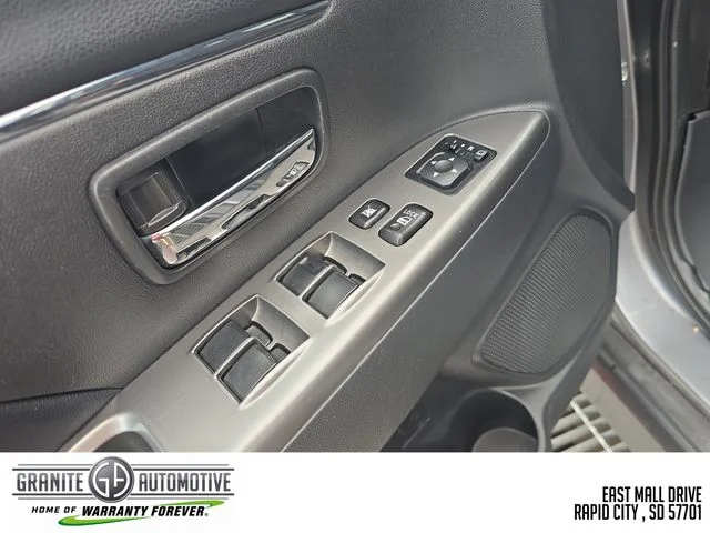 Used 2024 Silver Mitsubishi  image 11