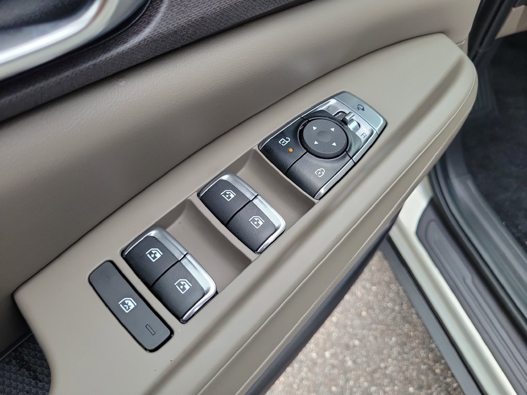 New 2026 Ivory Silver Kia SX image 22