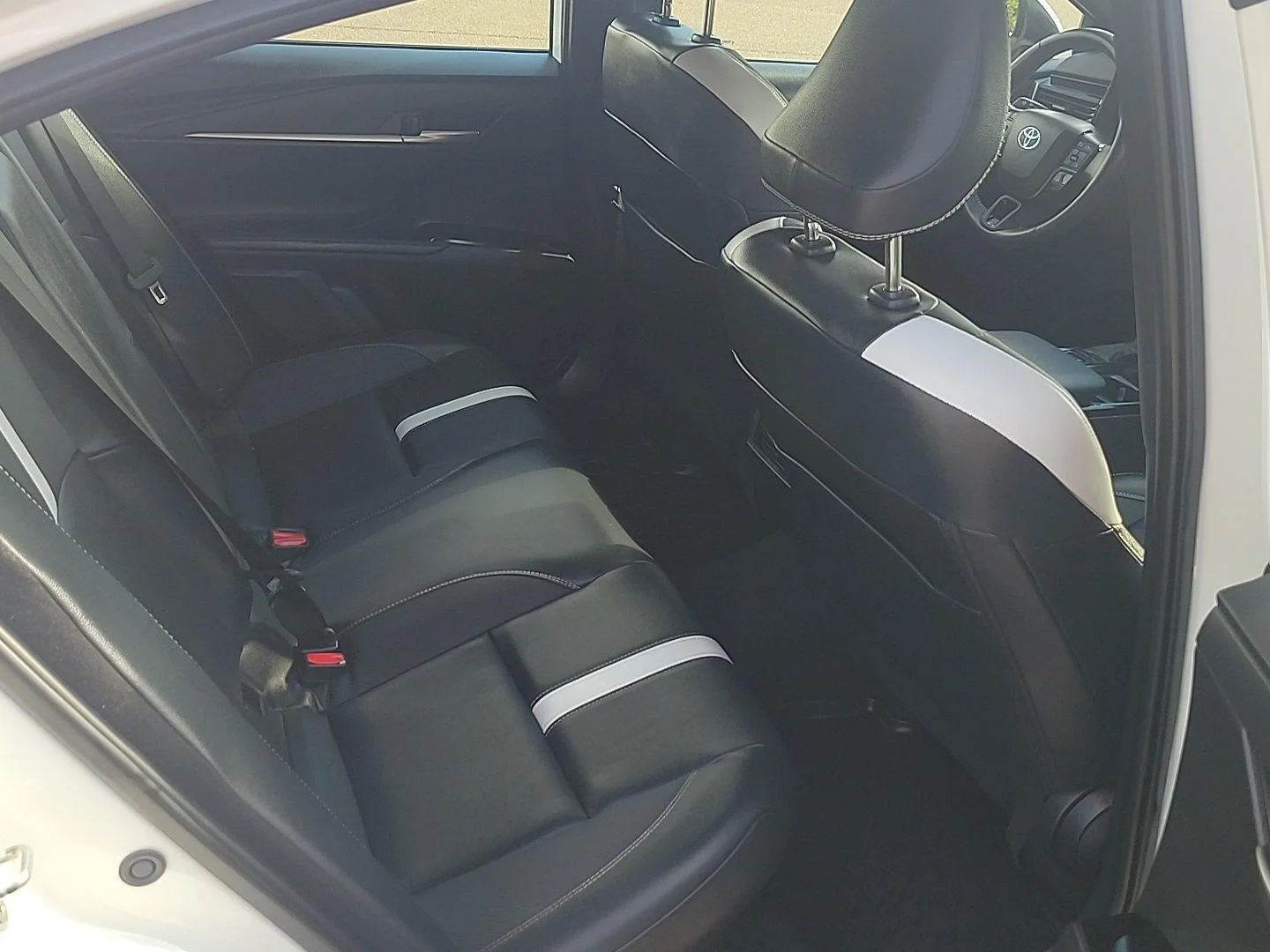 Used 2025 Ice Cap Toyota SE image 17
