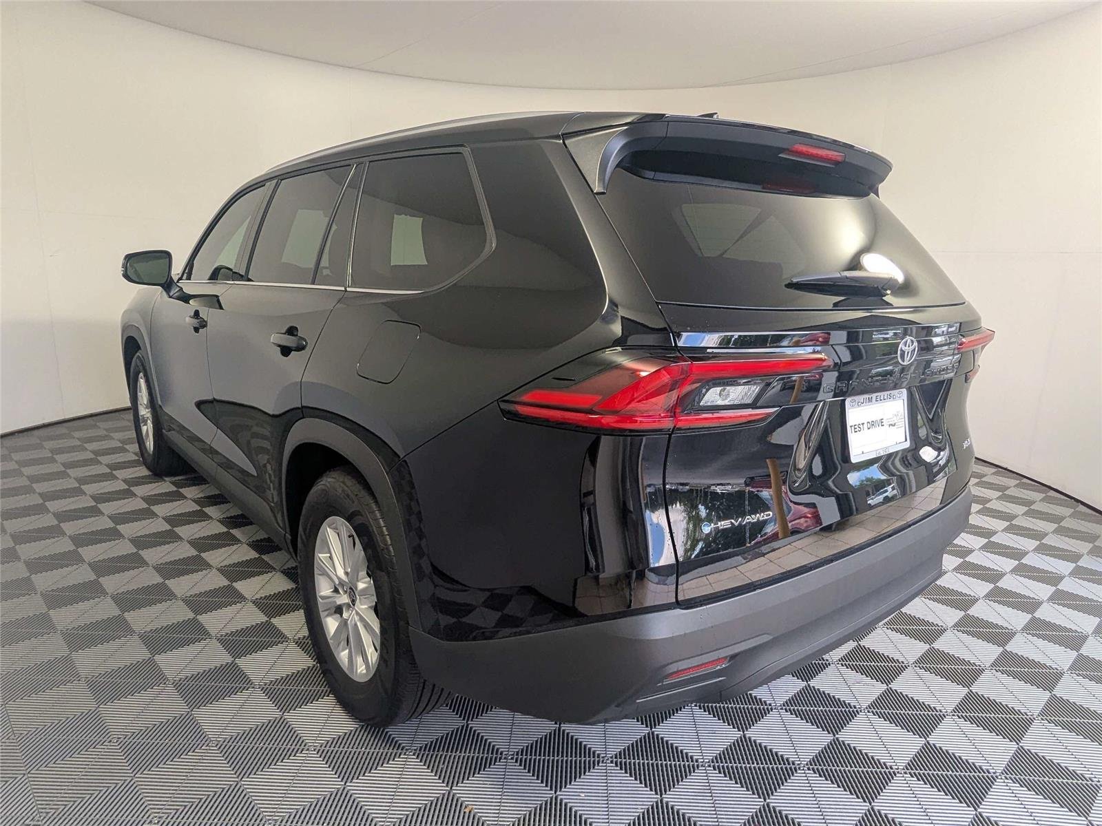 Used 2025 Midnight Black Metallic Toyota XLE image 8