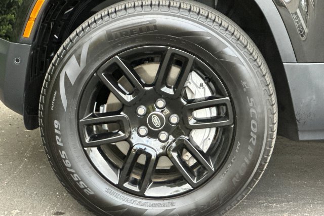 Used 2025 Black Land Rover S image 25