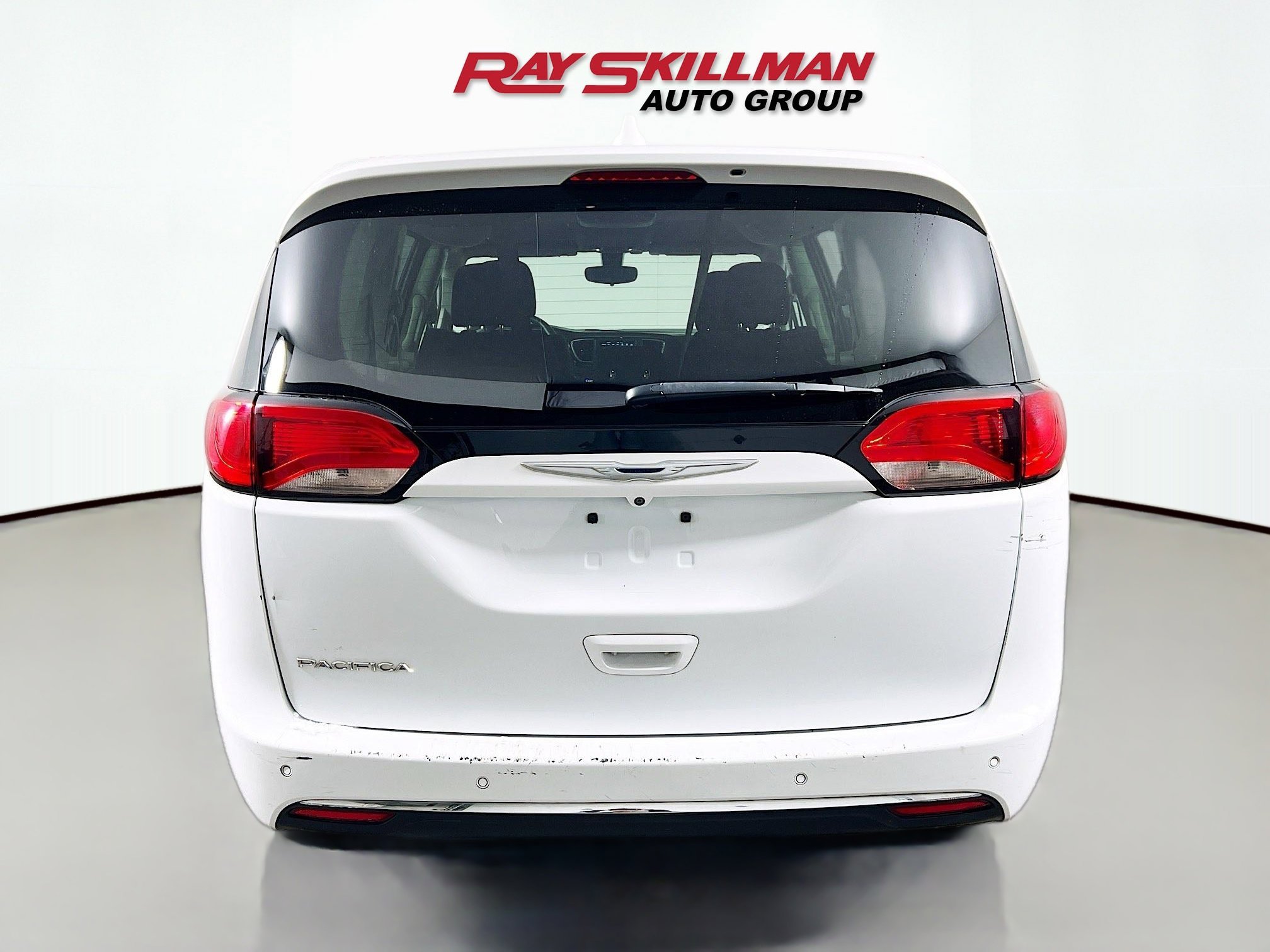 Used 2018 Bright White Clearcoat Chrysler TOURING PLUS image 6
