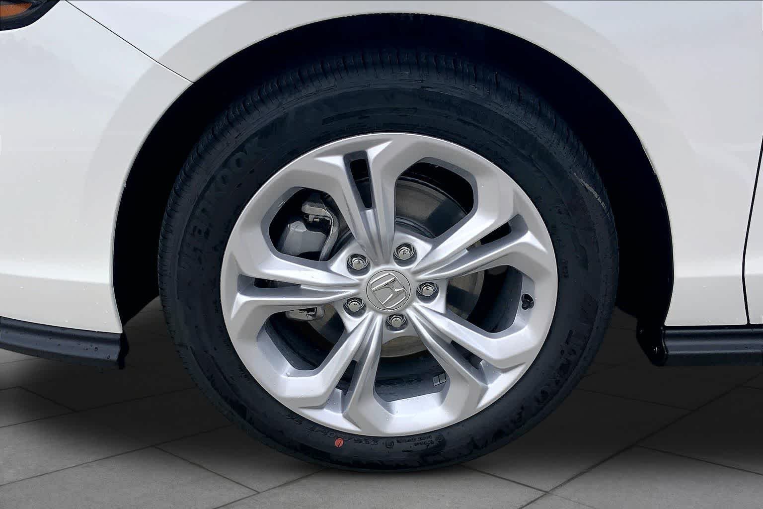 New 2026 Platinum White Pearl Honda LX image 12
