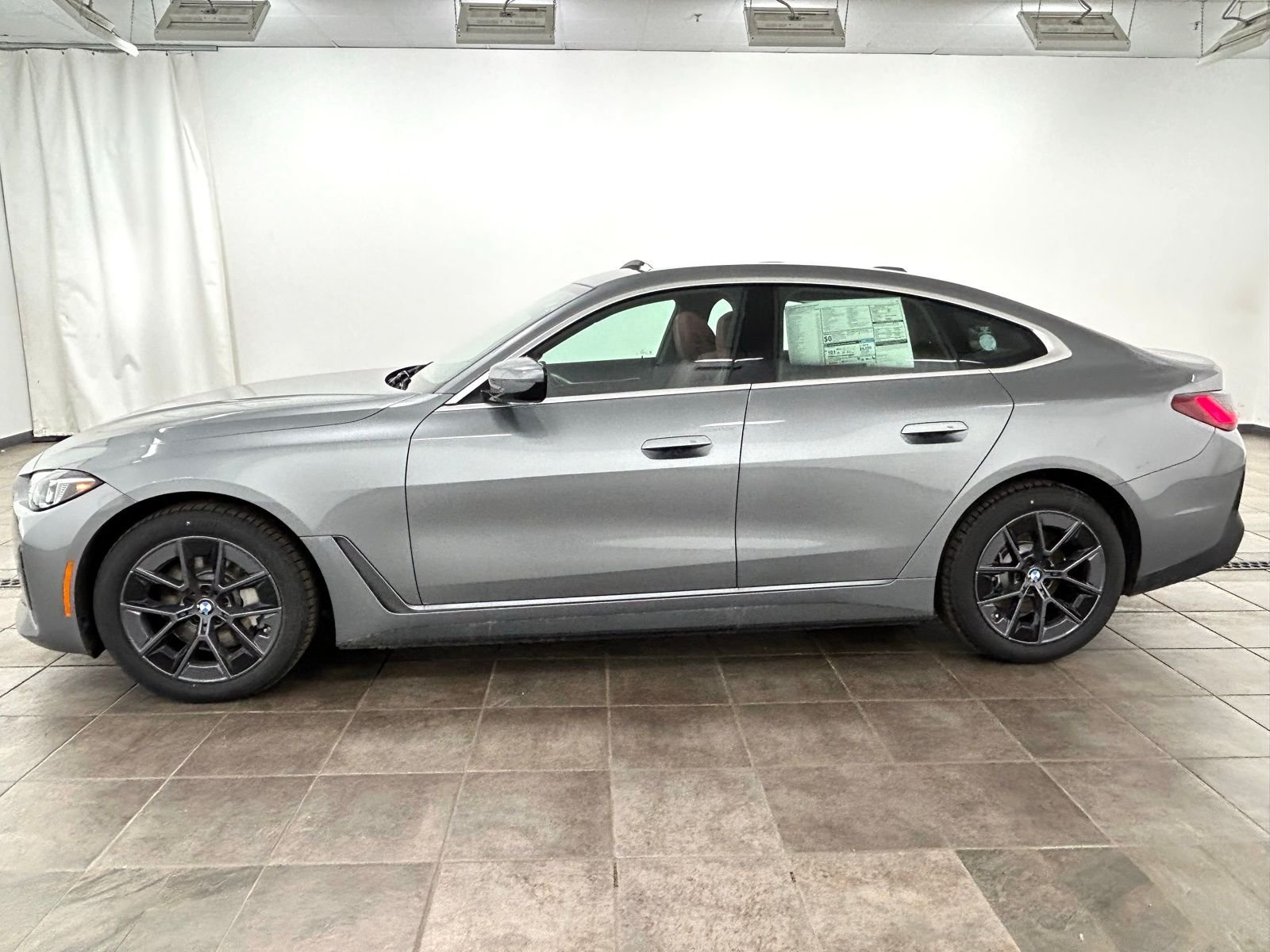 New 2026 Skyscraper Grey Metallic BMW xDrive40 image 2