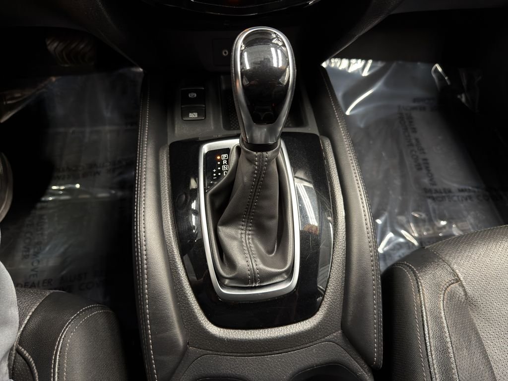 Used 2019 Silver Nissan SL image 18