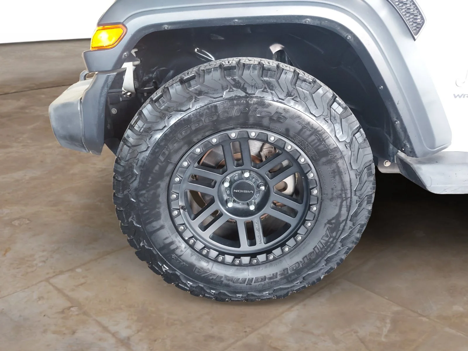 Used 2018 Bright White Clearcoat Jeep Sport S image 28