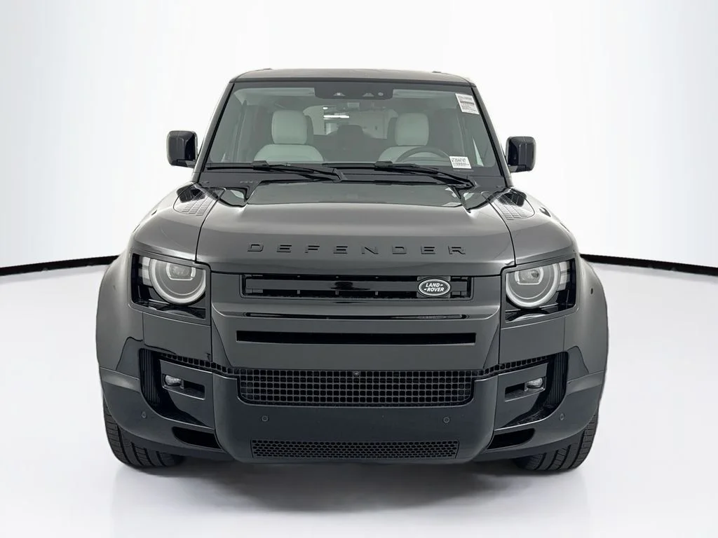 New 2026 Santorini Black Land Rover X-Dynamic SE image 2