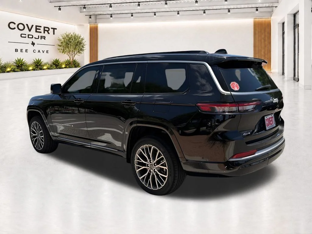 New 2026 Diamond Black Crystal Pearl-Coat Exterior Paint Jeep Summit image 11