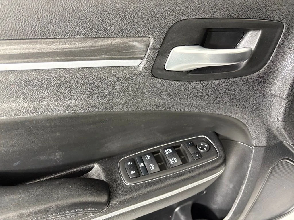 Used 2019 White Chrysler Touring image 20