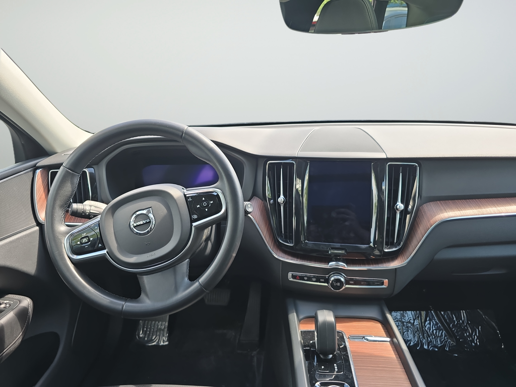 2023 Volvo XC60 Plus - Photo 11