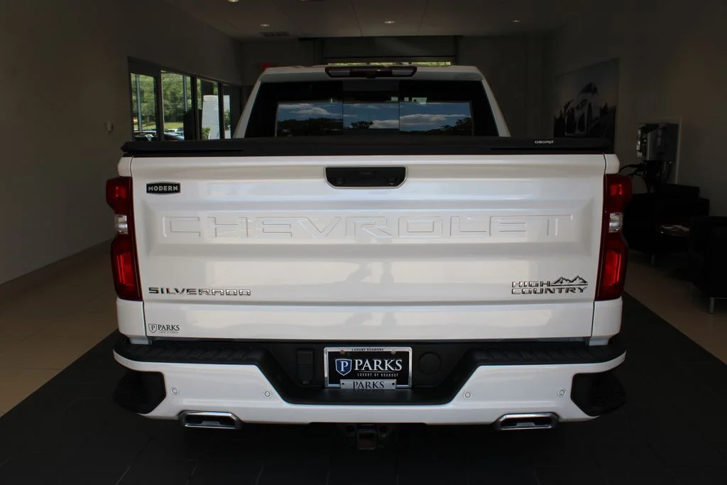 Used 2024 Pearl Chevrolet High Country image 29