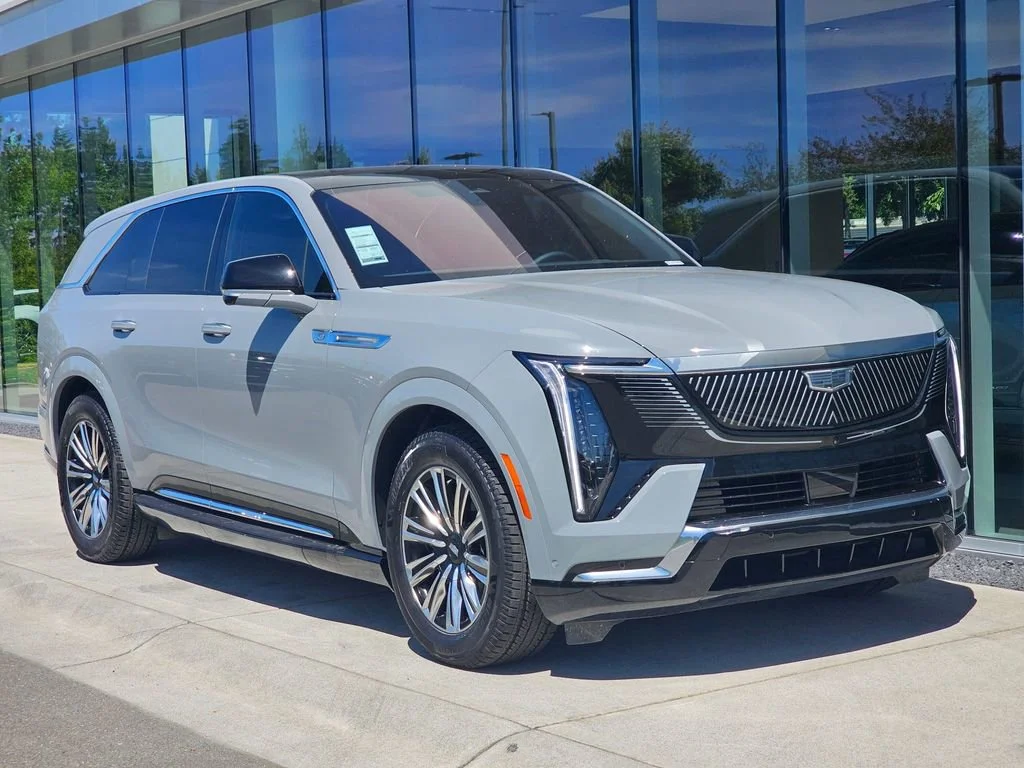 New 2026 Luna Metallic Cadillac Luxury image 7
