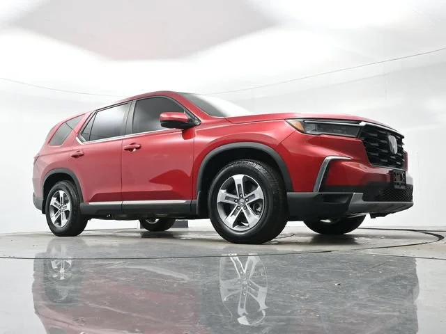 Used 2024 Radiant Red Met Honda EX-L 8 Passenger image 24