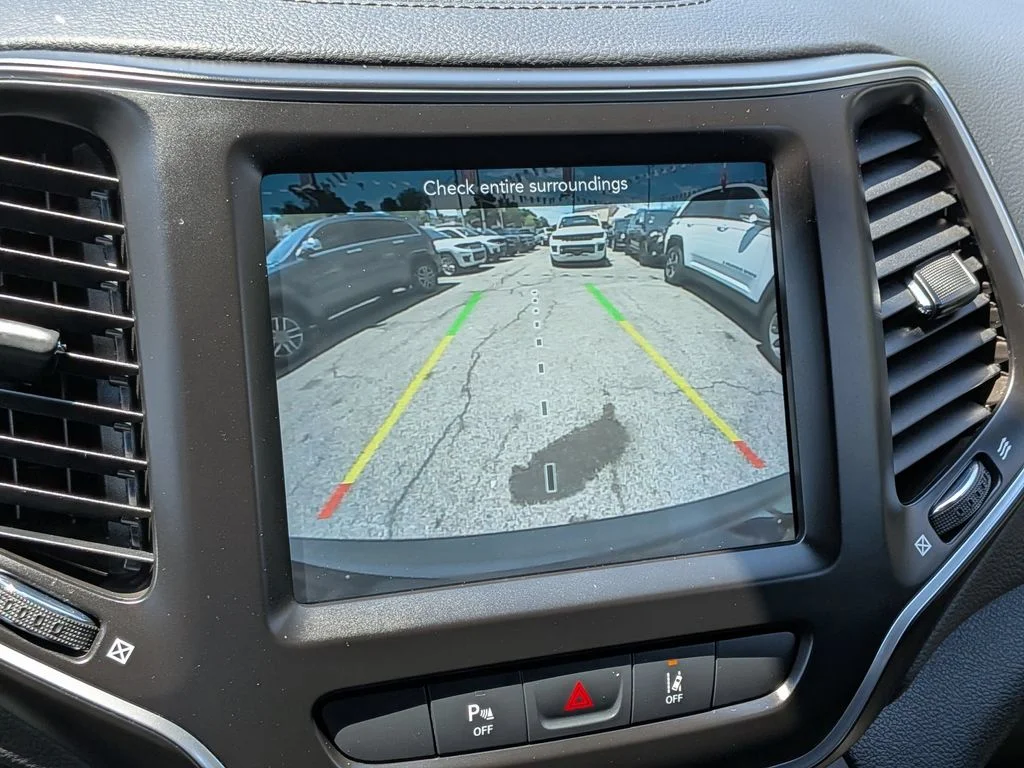 Used 2021 Black Jeep Latitude Lux image 19