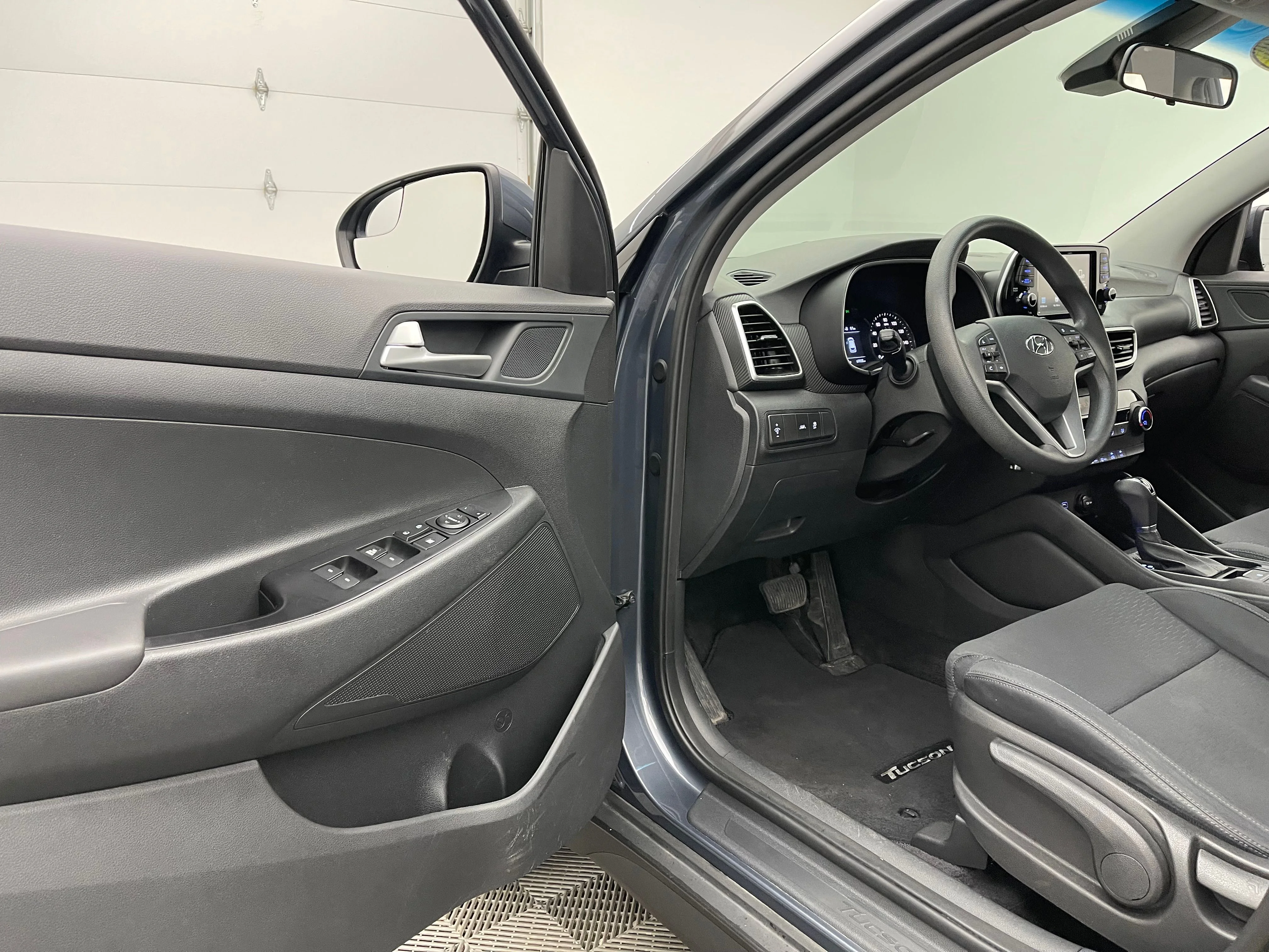 Used 2021 Dusk Blue Hyundai SE image 13
