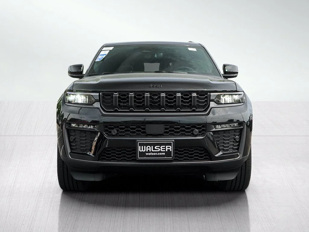 New 2026 Diamond Black Crystal Pearlcoat Jeep  image 2