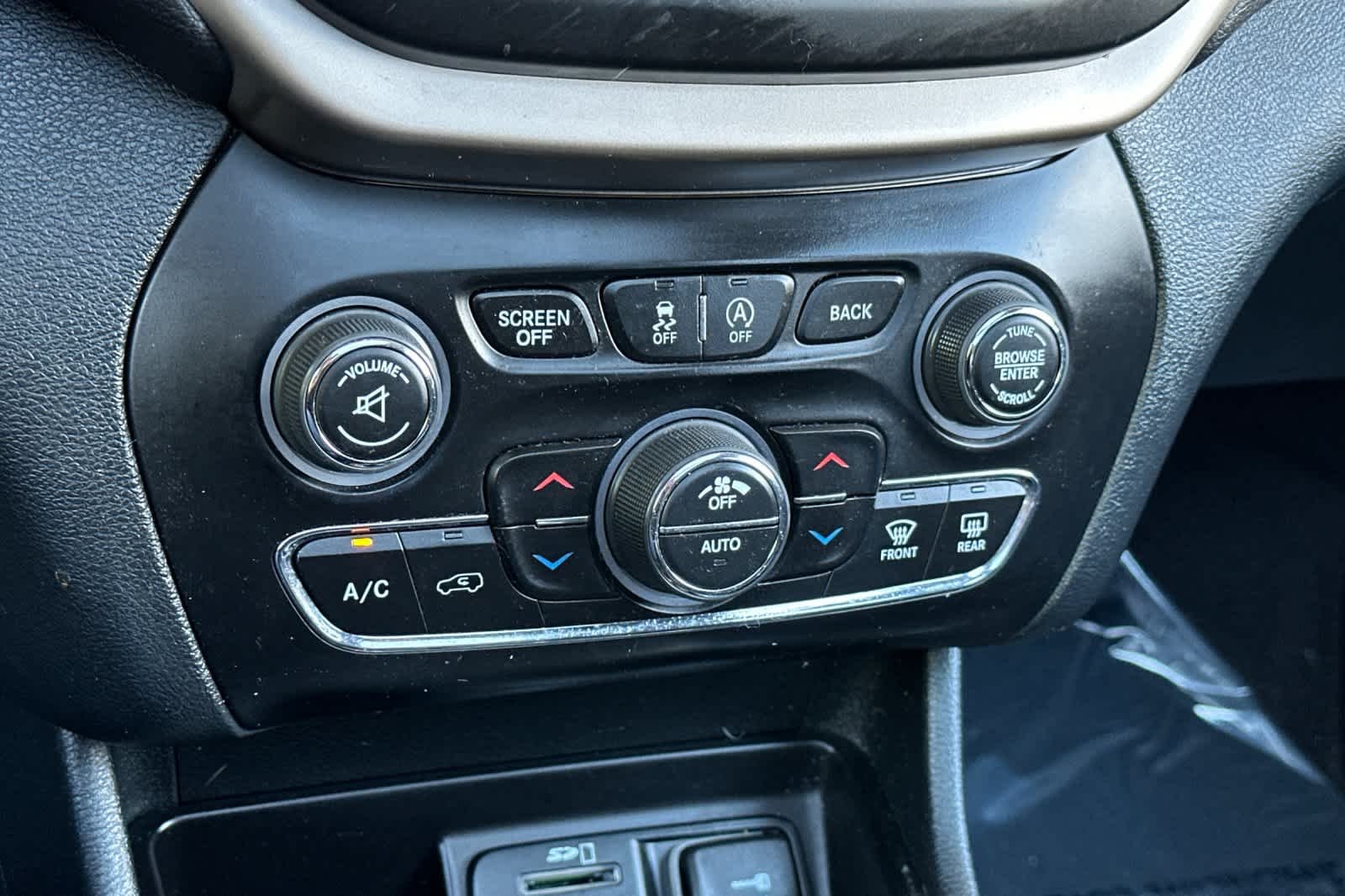 Used 2016 Bright White Clearcoat Jeep Limited image 22