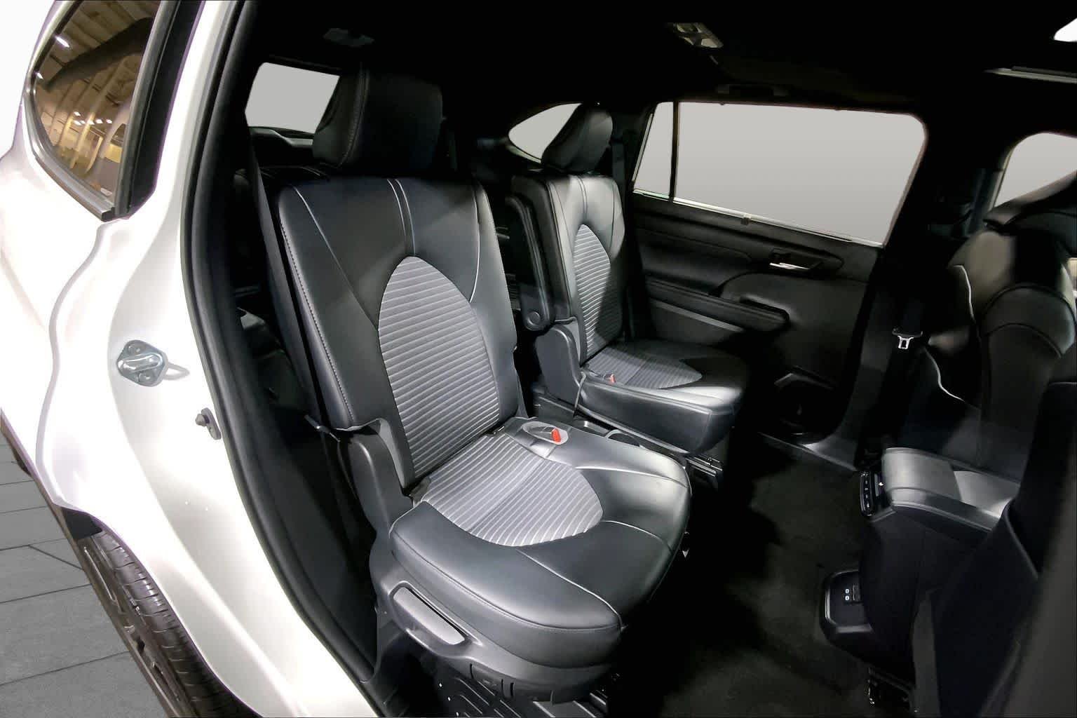 Used 2023 Wind Chill Pearl Toyota XSE image 20