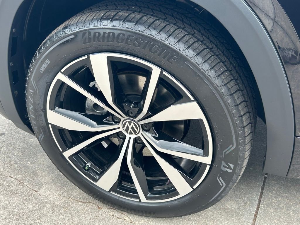 New 2026 Black Volkswagen SEL Premium R-Line image 40