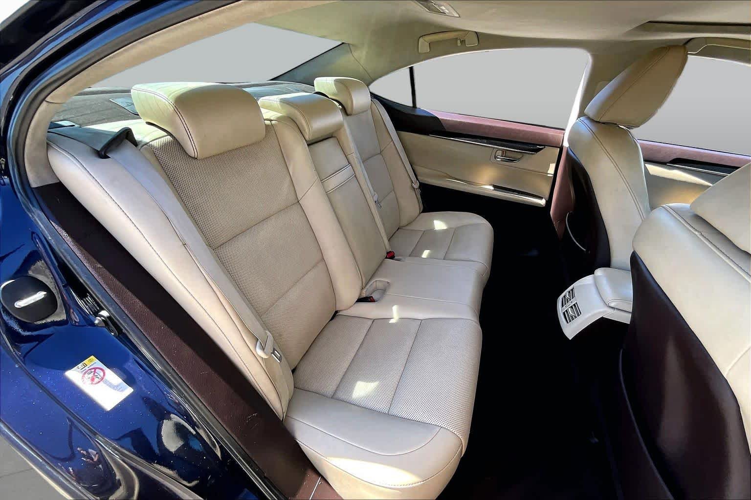 Used 2018 Nightfall Mica Lexus  image 17